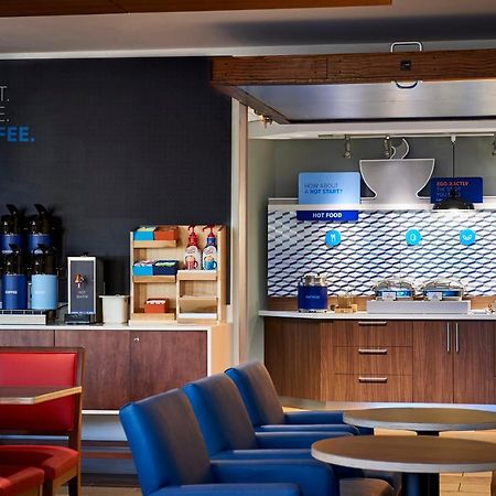 Holiday Inn Express & Suites - Madison West - Middleton By Ihg Buitenkant foto
