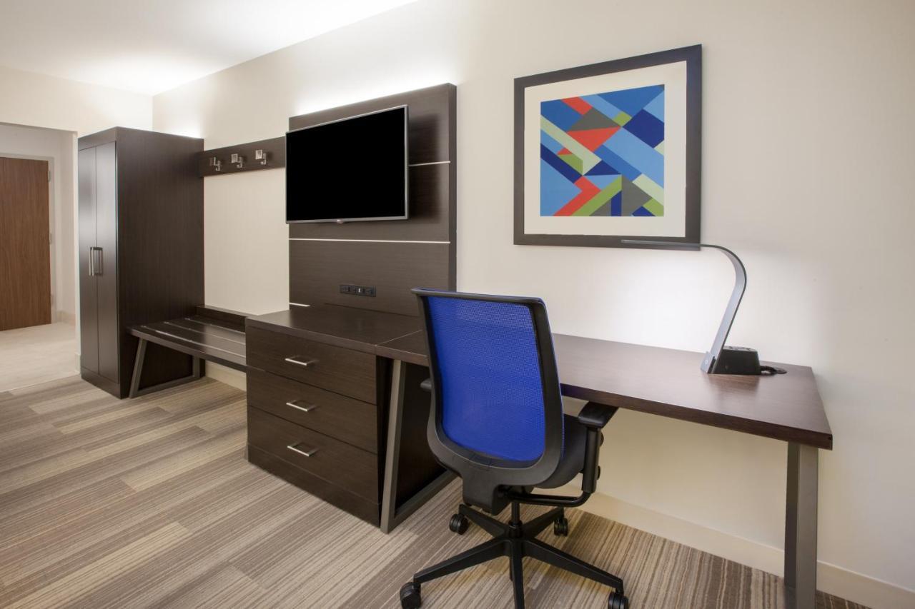 Holiday Inn Express & Suites - Madison West - Middleton By Ihg Buitenkant foto