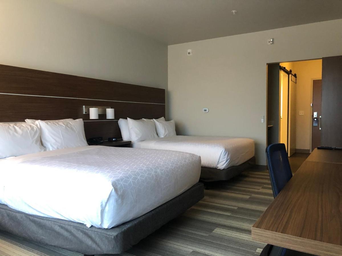 Holiday Inn Express & Suites - Madison West - Middleton By Ihg Buitenkant foto