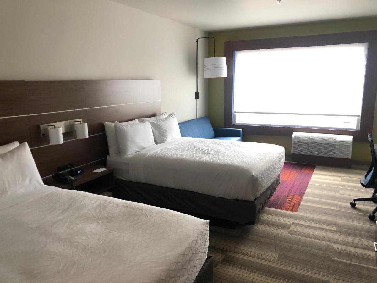 Holiday Inn Express & Suites - Madison West - Middleton By Ihg Buitenkant foto