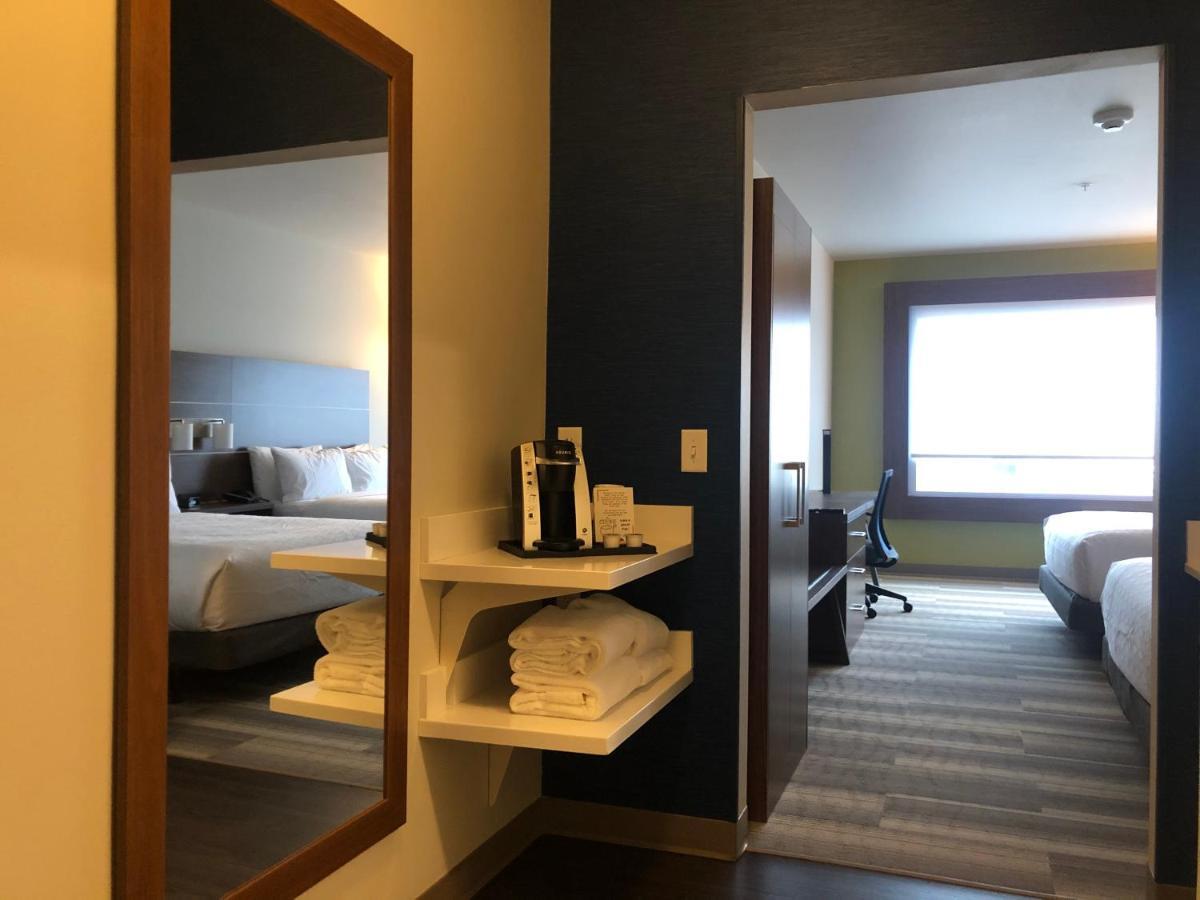 Holiday Inn Express & Suites - Madison West - Middleton By Ihg Buitenkant foto