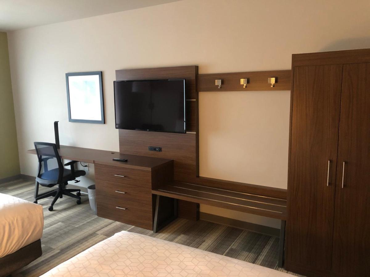 Holiday Inn Express & Suites - Madison West - Middleton By Ihg Buitenkant foto