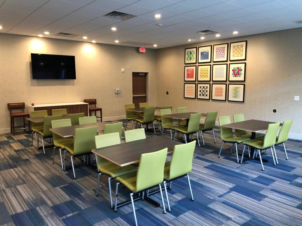 Holiday Inn Express & Suites - Madison West - Middleton By Ihg Buitenkant foto
