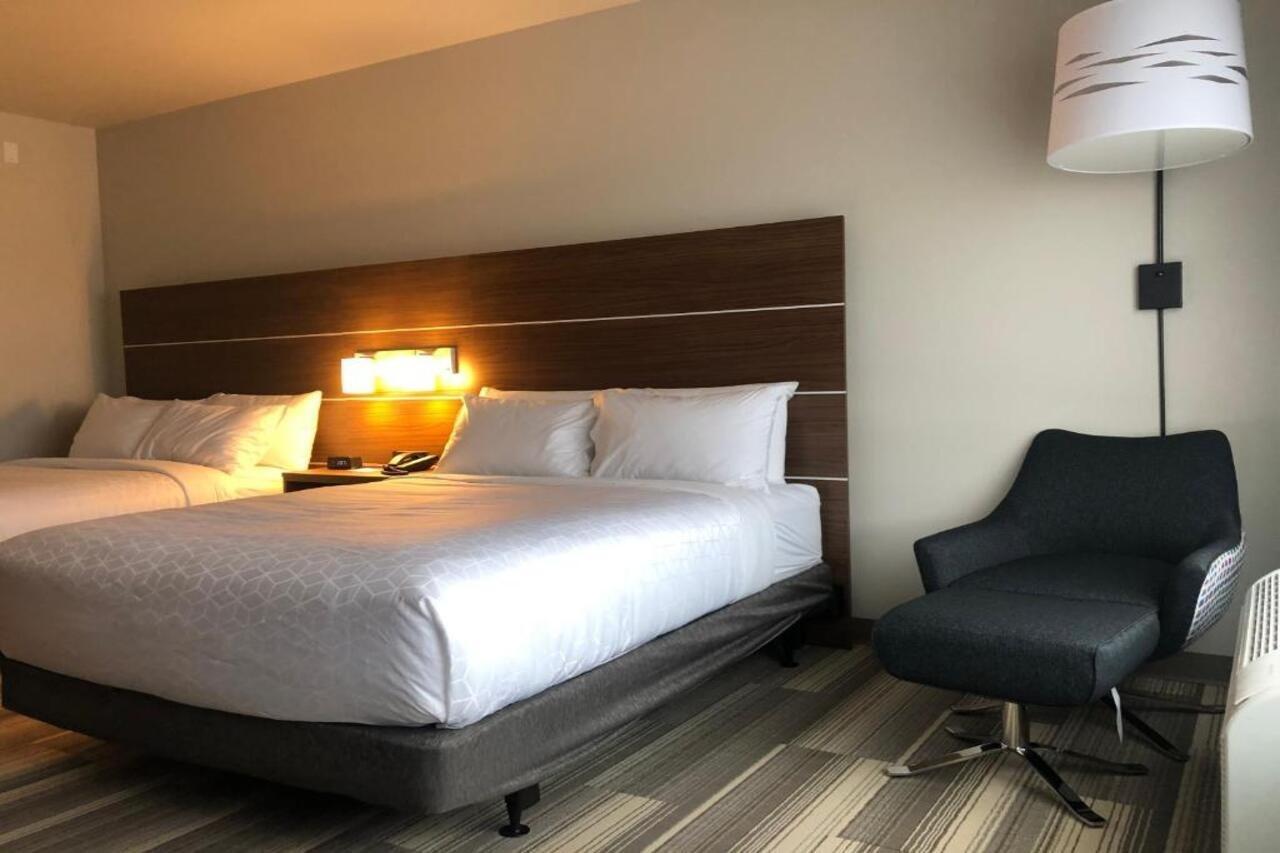 Holiday Inn Express & Suites - Madison West - Middleton By Ihg Buitenkant foto