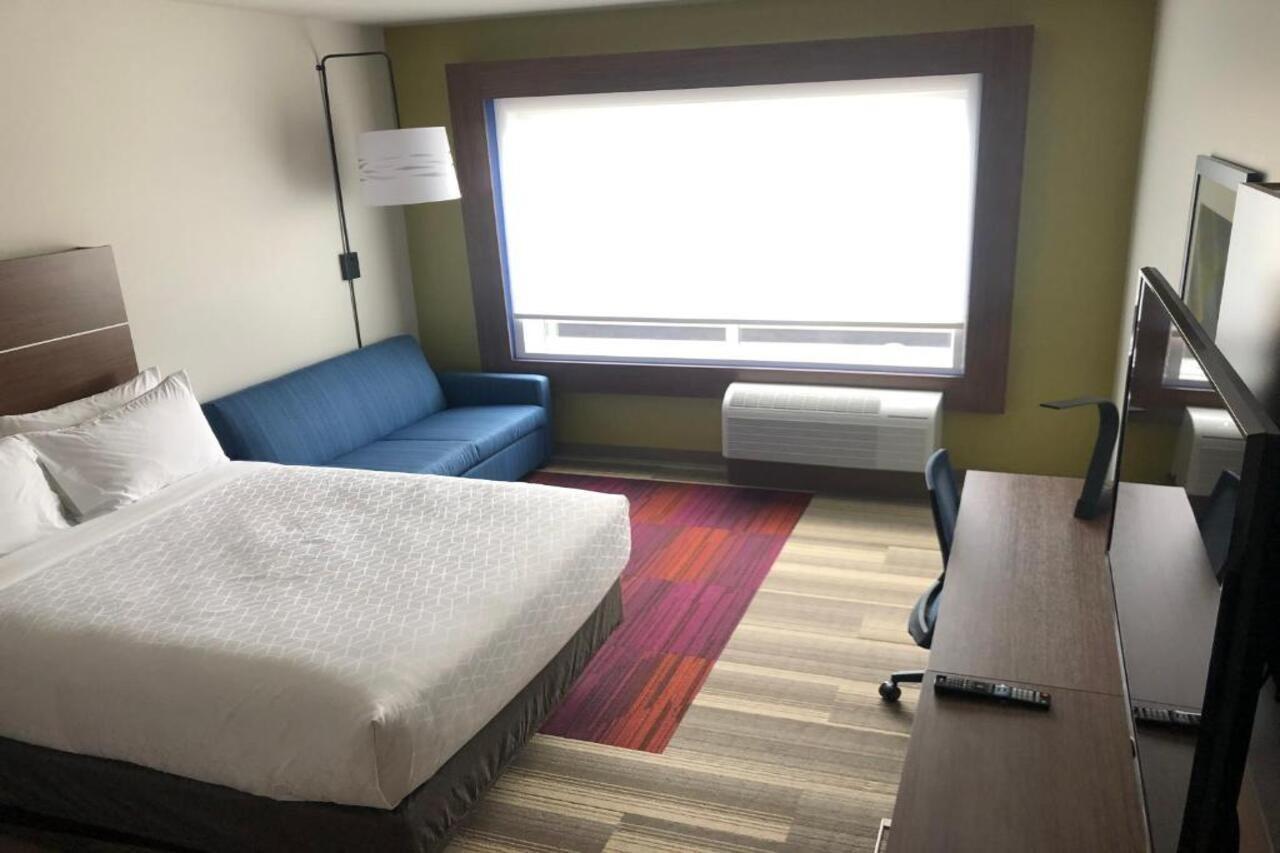 Holiday Inn Express & Suites - Madison West - Middleton By Ihg Buitenkant foto
