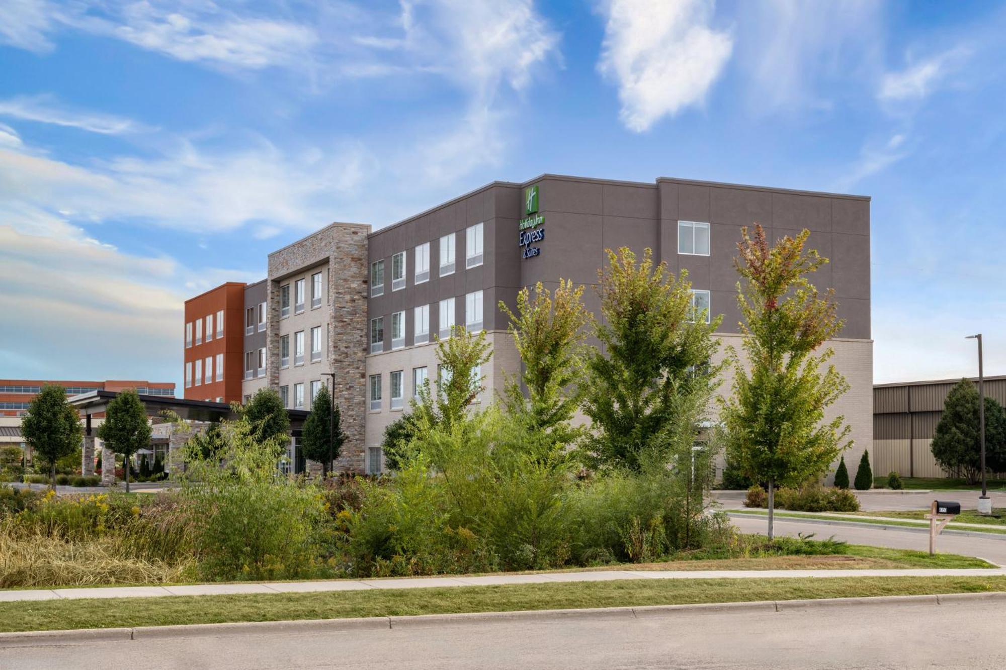 Holiday Inn Express & Suites - Madison West - Middleton By Ihg Buitenkant foto
