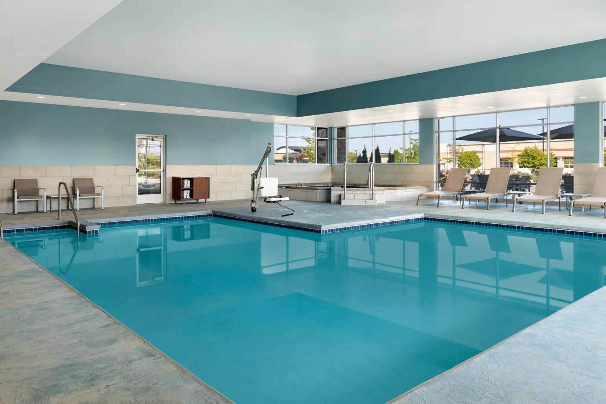Holiday Inn Express & Suites - Madison West - Middleton By Ihg Buitenkant foto