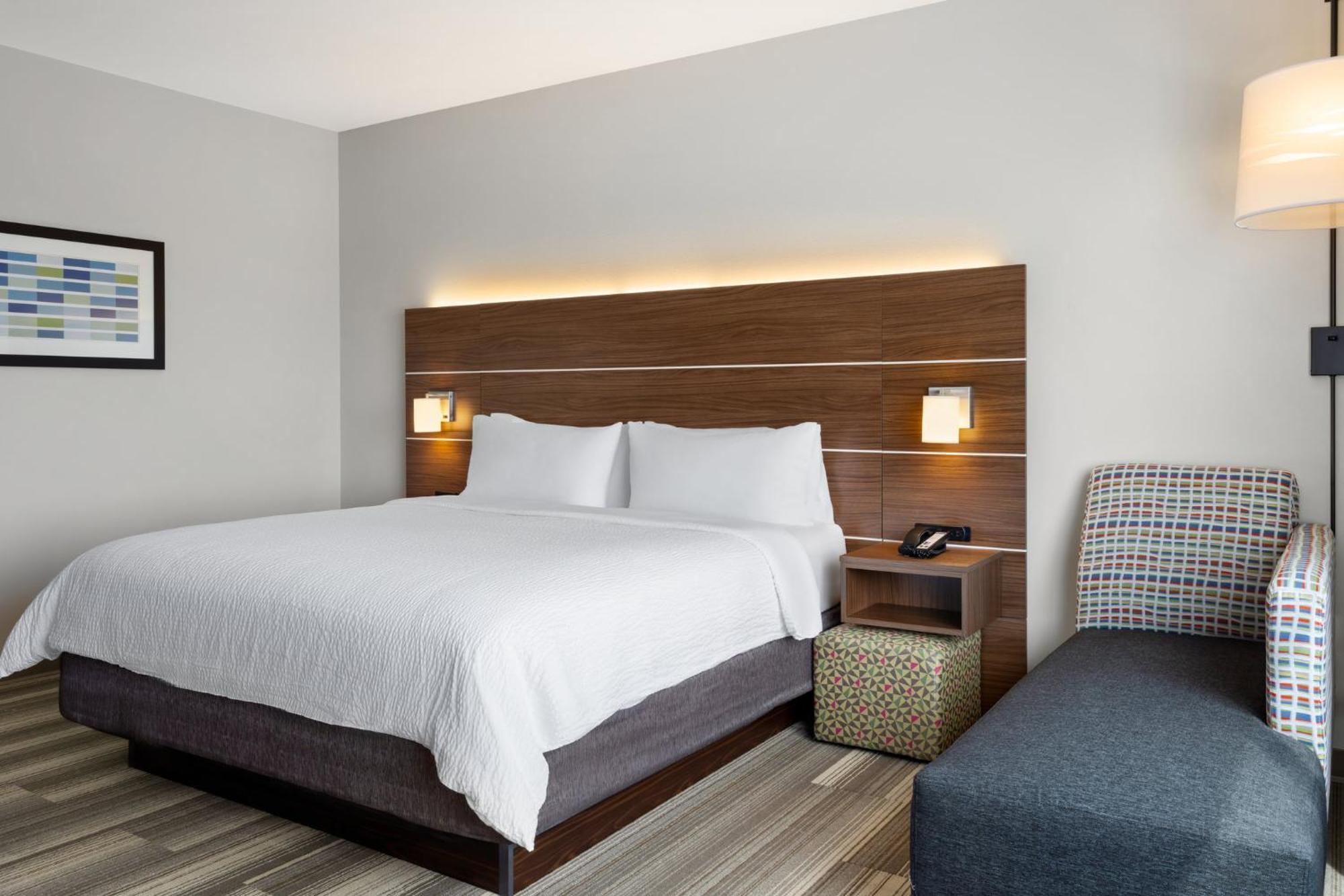 Holiday Inn Express & Suites - Madison West - Middleton By Ihg Buitenkant foto